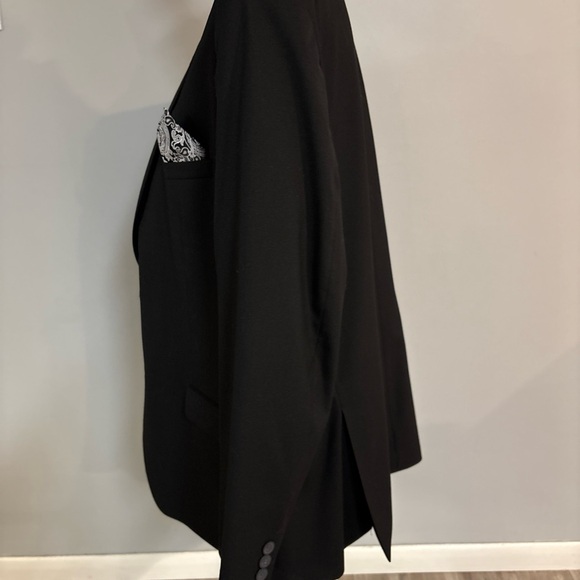 Andrew Mark New York Men’s Black 2 Piece Suit Size 48R Pants Size 42x32 - Picture 3 of 11